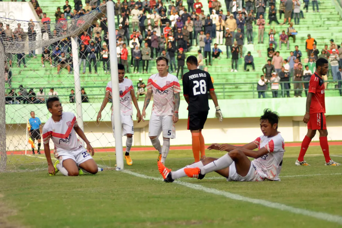 Persis Solo