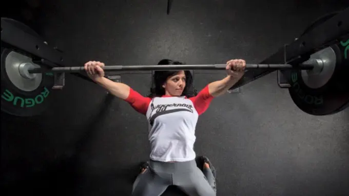 Cewek Kece Jago Pull Up Sambil Nari Ini Buat Kamu Semangat ke Gym