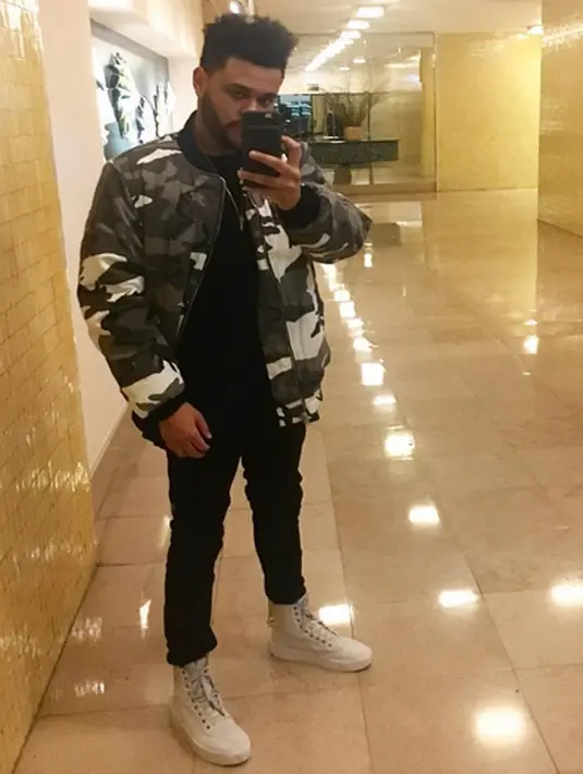 “Justin ingin bertemu dengan Selena Gomez dan melihat kondisinya saat ini secara langsung. Ia ingin menjenguk Selena yang belum lama ini melakukan transplantasi atau pencangkokan ginjal,” ujar sumber. (Instagram/theweeknd)