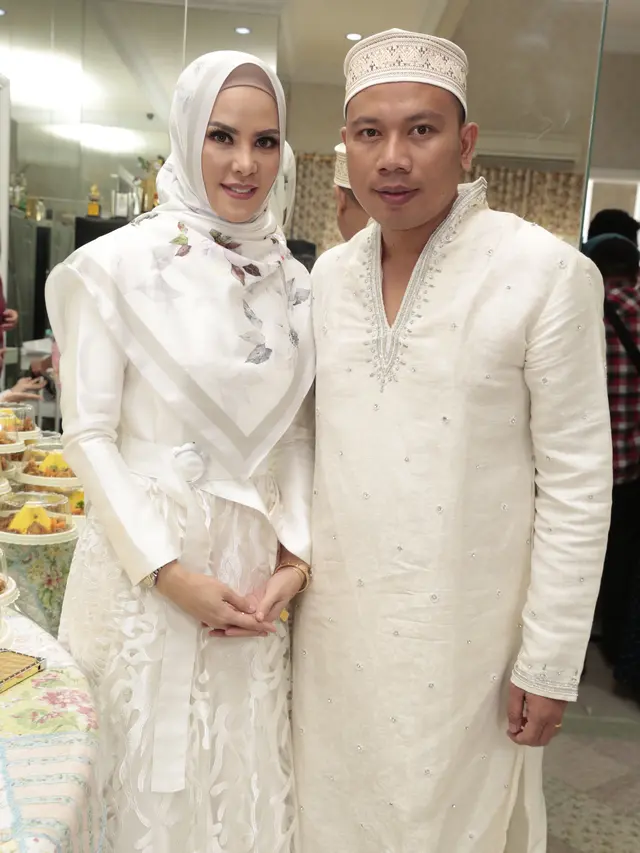 [Bintang] Angel Lelga dan Vicky Prasetyo