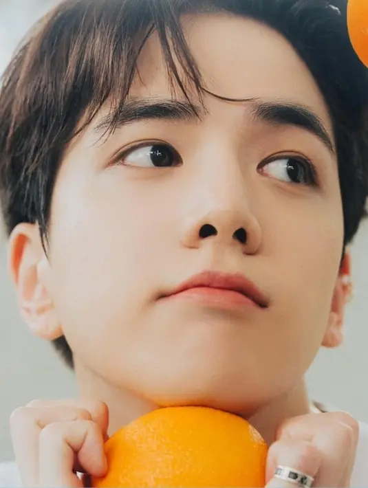 Karier Younghoon bermula dari kiprahnya sebagai vokalis grup The Boyz yang memulai debutnya pada 2017 silam. Younghoon telah mencetak sejumlah hit yang salah satunya adalah No Air. (FOTO: instagram.com/younghoon.theboyz/)