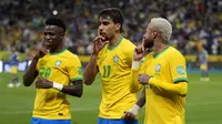 Gol yang ditunggu-tunggu Brasil akhirnya datang pada menit ke-72. Berawal dari umpan Neymar, Lucas Paqueta yang berada di dalam kotak penalti sukses melepaskan tembakan kaki kanan yang tak mampu dibendung kiper Ospina. Papan skor berubah menjadi 1-0 dan bertahan hingga akhir laga. (AP/Andre Penner)