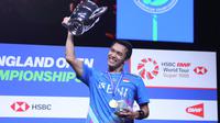 Tunggal putra Indonesia, Jonatan Christie, berhasil menjuarai All England 2024 setelah mengalahkan rekan senegaranya, Anthony Sinisuka Ginting, 21-15 dan 21-14 pada laga final di Utilita Arena Birmingham, Minggu (17/03/2024) malam WIB. (dok. PBSI)