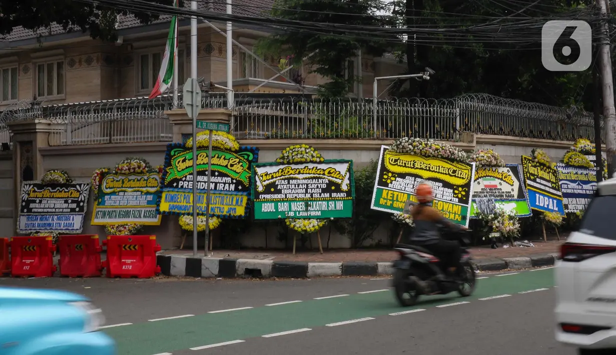 Iran mengonfirmasi kematian Raisi dan rombongannya pada Senin setelah operasi pencarian dan penyelamatan selama 18 jam, yang terhambat oleh kabut tebal, hujan dan medan terjal. (Liputan6.com/Herman Zakharia)