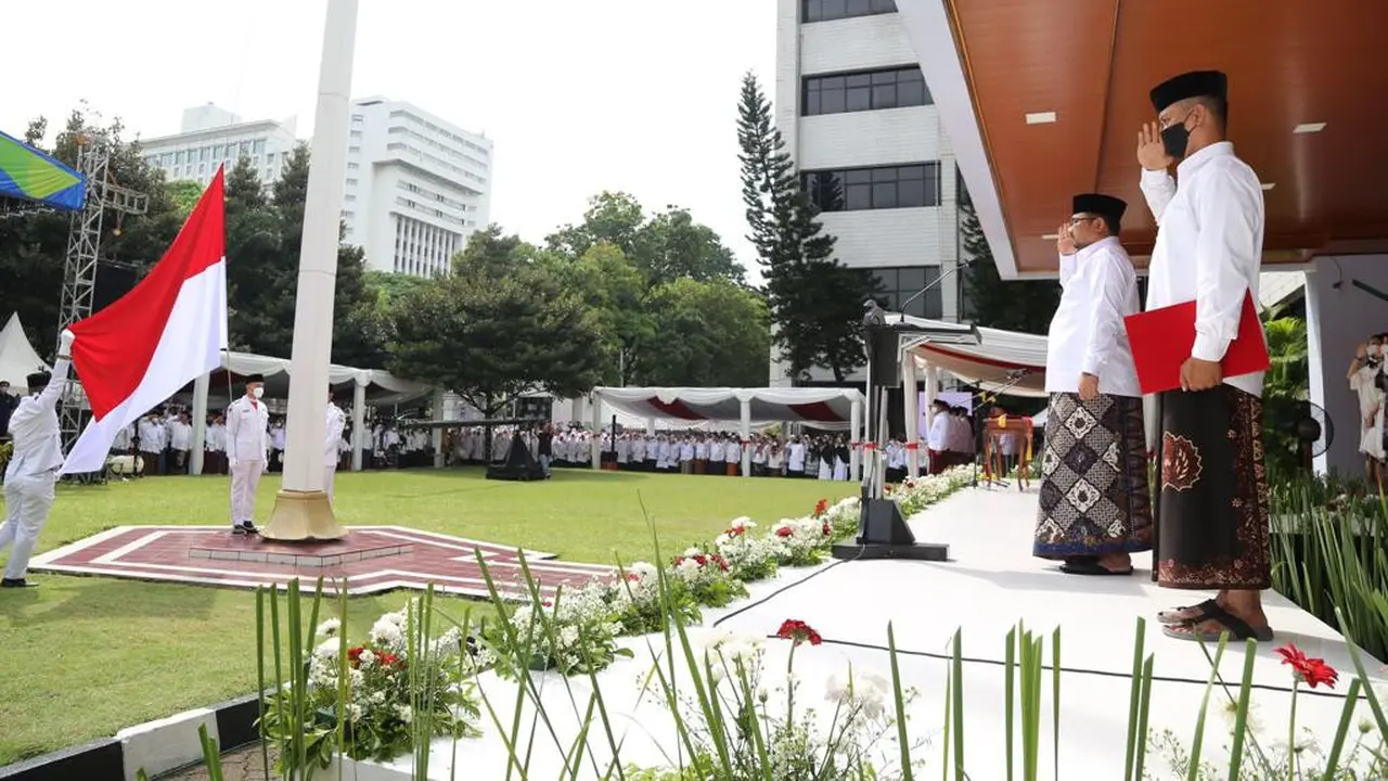 Menteri Agama (Menag) Yaqut Cholil Qoumas memimpin Upacara Peringatan Hari Santri di Jakarta, Sabtu (22/10/2022).