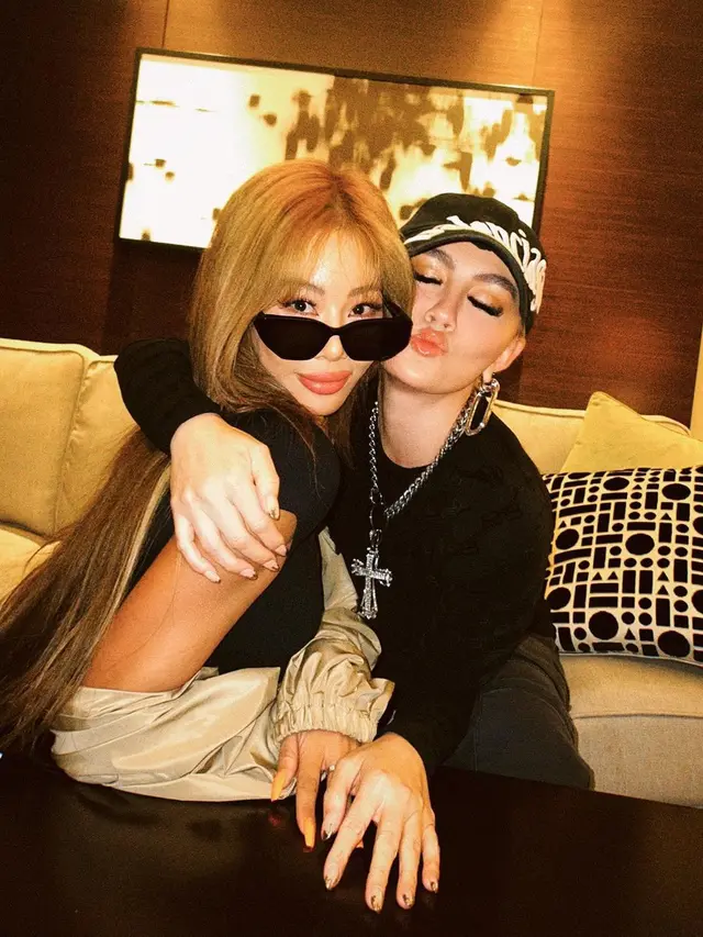 Sebut Sebagai Saudara, Ini 7 Potret Kebersamaan Agnez Mo dan Jessi