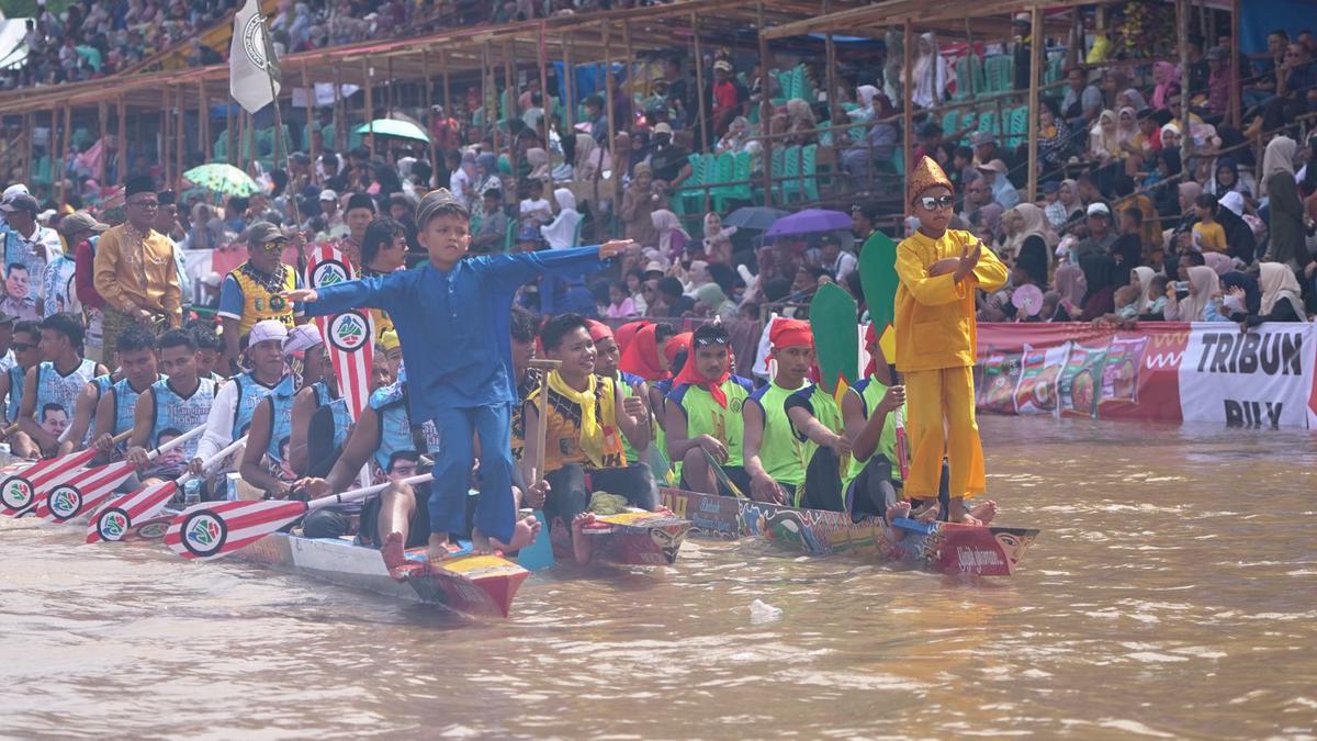 Mengenal Tradisi Pacu Jalur dari Riau yang Mendunia Berkat Tren Aura Farming di TikTok