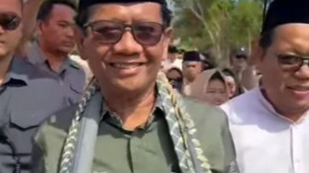 Cawapres Mahfud Terkejut Nyekar ke Makam Ayah Ada Pak Jokowi Lakukan Pengamanan, Ini Dia Sosoknya