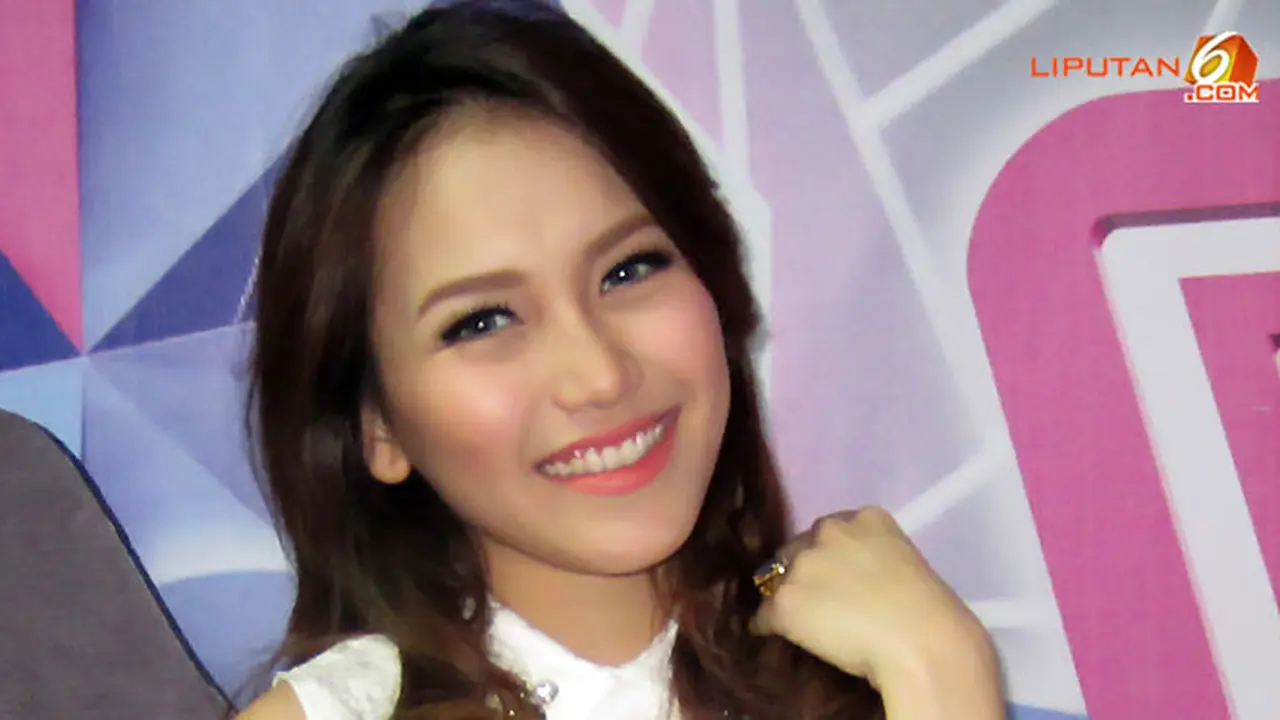 Melihat Koleksi Jam Tangan Ayu Ting Ting yang Harganya Selangit