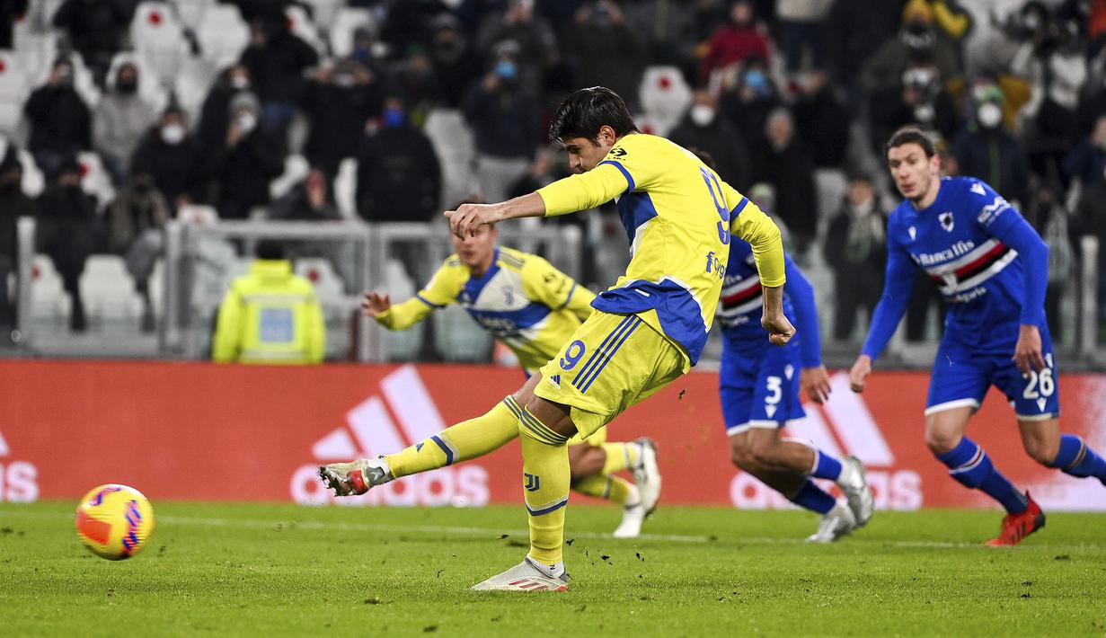 Sepuluh menit kemudian Juventus memperoleh hadiah penalti usai Marley Ake dilanggar Bartosz Bereszynski di dalam kotak penalti. Alvaro Morata yang menjadi eksekutor mampu menjalankan tugasnya dengan baik dan mengubah skor menjadi 4-1. (LaPresse via AP/Marco Alpozzi)