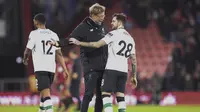 Pelatih Liverpool, Jurgen Klopp, merayakan kemenangan atas AFC Bournemouth pada laga Premier League di Stadion The Vitality, Minggu (17/12/2017). Liverpool menang 4-0 atas AFC Bournemouth. (AP/Andrew Matthews)