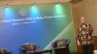 Minum air kencing sebagai obat masih jadi perdebatan. Begini kata dr. Tunggul D. Situmorang, Sp.PD-KGH tentang risikonya, fakta medis, dan alasan mengapa praktik ini tidak dianjurkan untuk kesehatan. (Foto: Aditya Eka Prawira/Liputan6.com)
