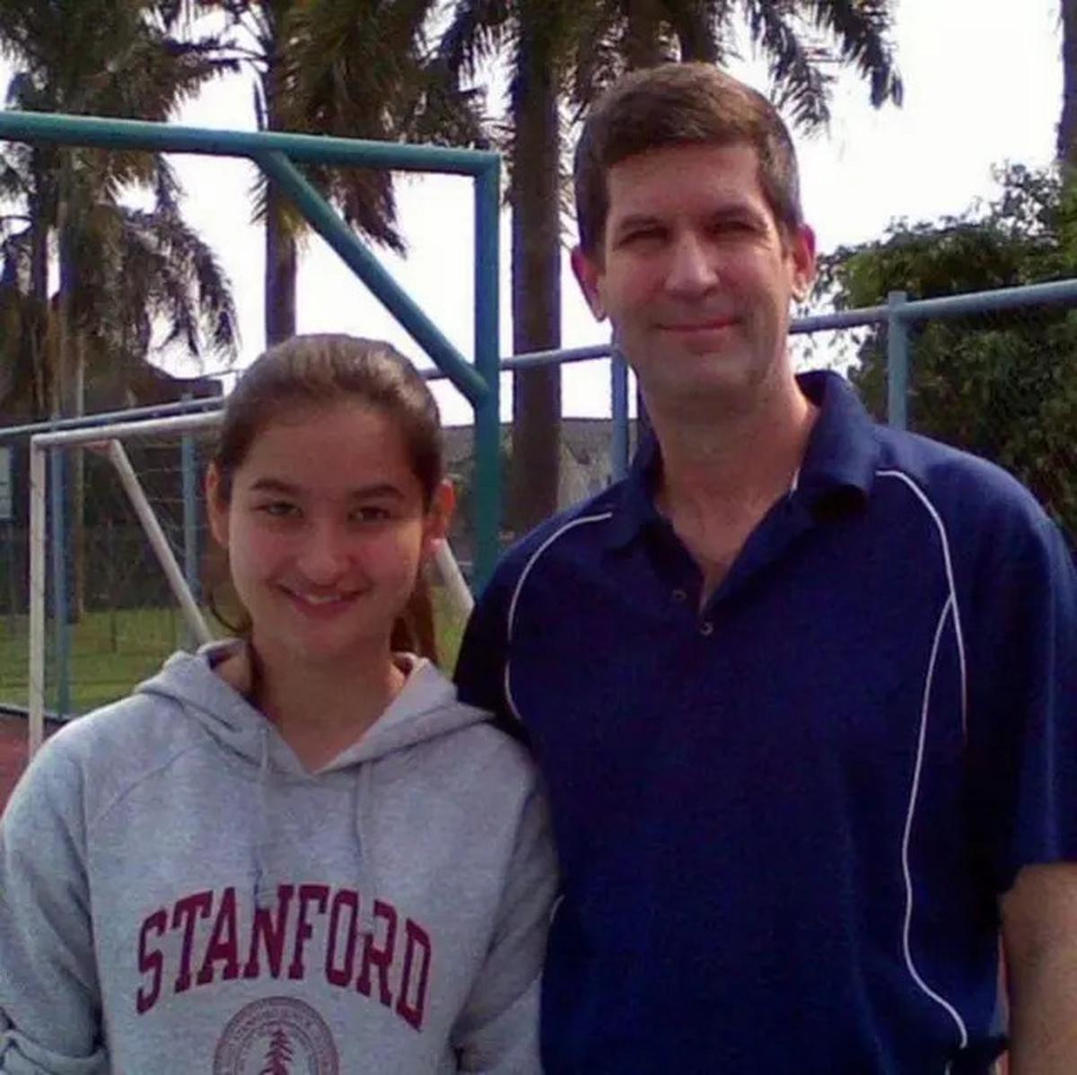 Potret Kedekatan Stephanie Poetri dan Ayahnya, Andrew Hollis Dougharty