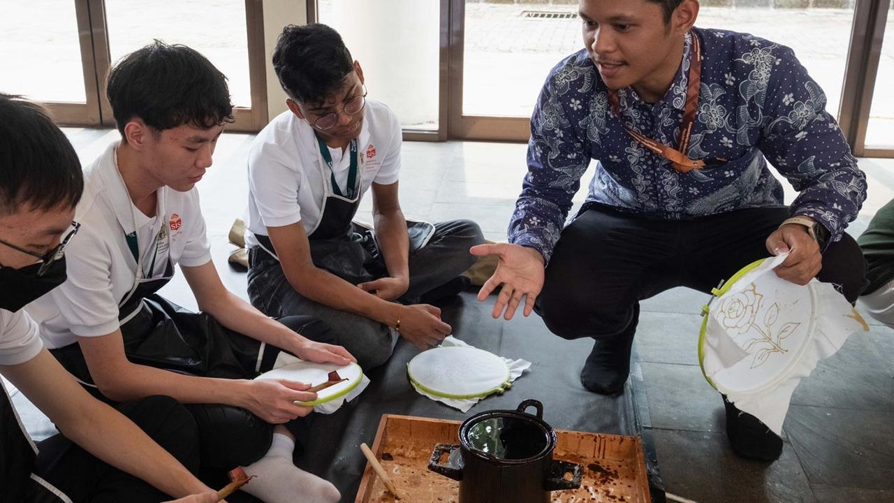 Siswa Raffles Institution Jalani Program Pertukaran Pelajar 16 Hari di Jakarta Bersama SIS Group of Schools