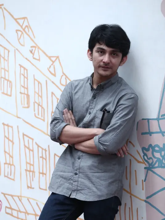 "Yang ketat banget sih nggak. Aku dari TV awalnya, jadi fleksibel saja. Salah satu syaratnya, ketika baca cerita atau tokoh yang ditawarkan aku mampu dan punya 1 bayangan tokoh itu," paparnya. (Galih W. Satria/Bintang.com)