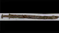 Sebuah pedang kuno era pra-Viking berusia 1.500 tahun, ditemukan oleh bocah perempuan berusia 8 di Swedia (AFP/Jonkopings Lans Museum)