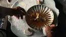 BIYAN + GAYA Ceramic berpadu serasi mengemas material yang tadinya tersisa di studio, menjadi mahakarya seni yang indah. / Foto dok: BIYAN.