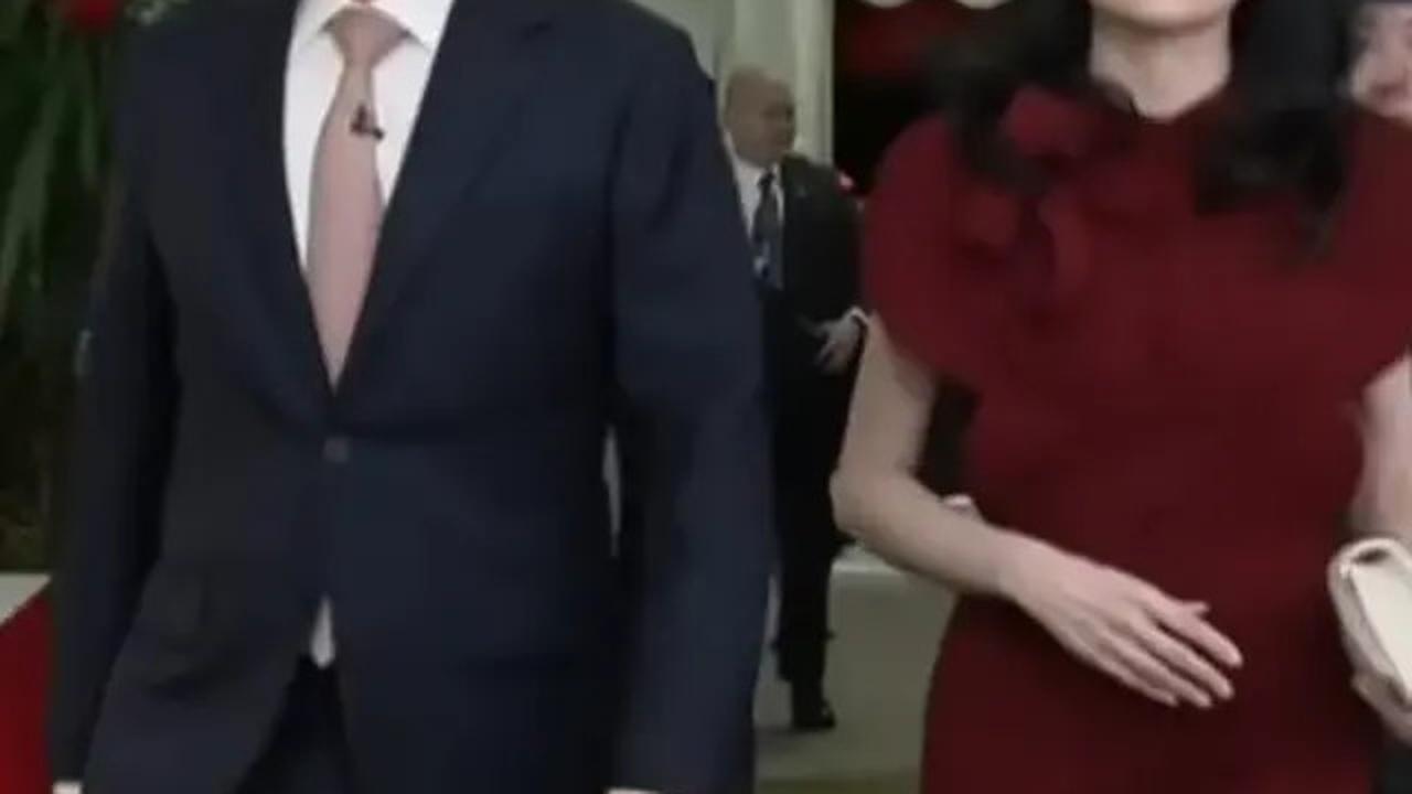Gaya Elegan Istri PM Singapura Pakai Gaun Rp4,9 Juta Rancangan Desainer Indonesia, Peggy Hartanto