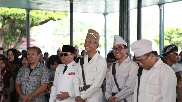 Napak Tilas UGM dengan Tiga Menteri Lewat Pawai Nitilaku
