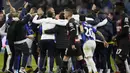 Para pemain Inter Milan melakukan selebrasi usai menjuarai Piala Super Italia 2022 dalam pertandingan final melawan rival sekota AC Milan di King Fahd International Stadium, Riyadh, Arab Saudi, Kamis (19/1/2023) dini hari WIB. Dengan gelar di Arab Saudi, Inter kini berhasil menyamai koleksi Piala Super Italia Milan, yakni 7 kali. (AP Photo/Hussein Malla)