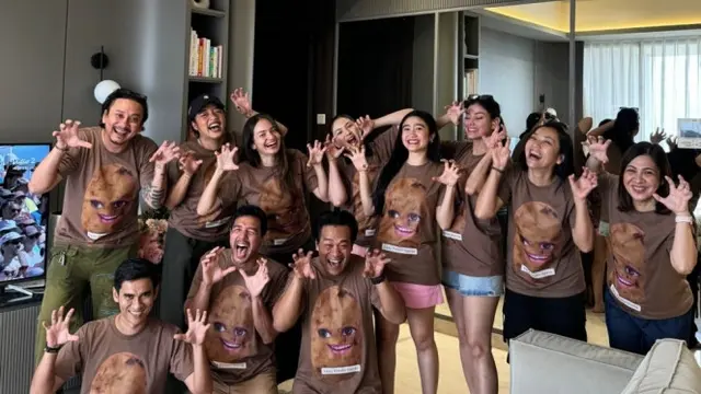7 Potret Kejutan Ultah Enzy Storia dari Sahabat, Seru Pakai Kaos Gambar Kentang