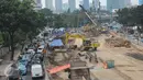 Suasana pembangunan underpass Mampang Prapatan-Kuningan, Jakarta, Selasa (16/5). Pembangunan underpass itu diiringi dengan rekayasa lalu lintas sejak 10 Maret hingga Desember mendatang. (Liputan6.com/Helmi Afandi)