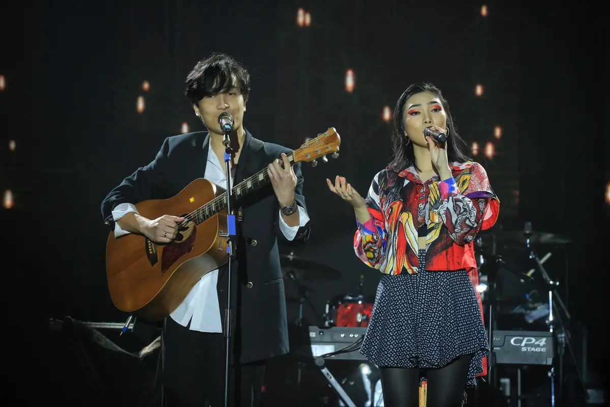 [Fimela] Isyana Sarasvati dan Suami