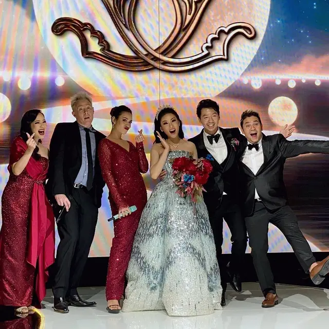 6 Potret Clay Aiken American Idol di Indonesia, Duet dengan Raisa di ...