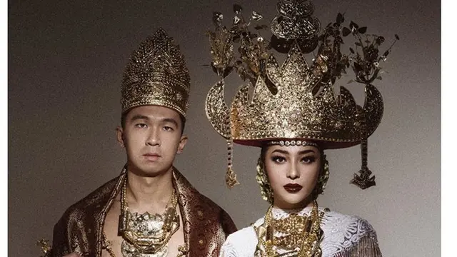 5 Foto Prewedding Nikita Willy Pakai Siger Pepadun, Banjir Pujian