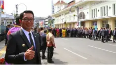 Pemerintah Kota (Pemkot) Bandung sibuk mengejar pembangunan infrastruktur, termasuk pembenahan transportasi massal. Dan Mobil MRTR05 yang dikemudikan Rio menabrak salah satu sisi dinding penghalang.