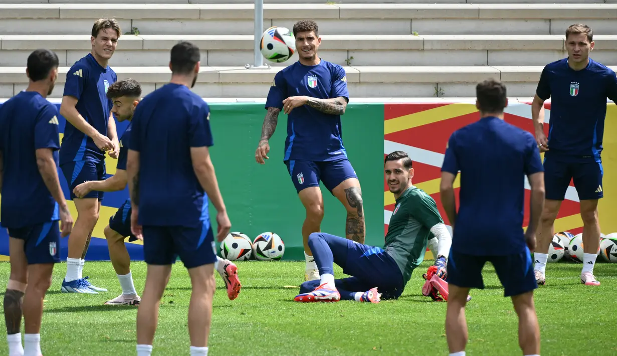 <p>&nbsp;</p>
<p>Sebab, Italia berstatus juara bertahan Euro sehingga akan ada lebih banyak tekanan untuk bisa mendulang hasil manis dan melangkah jauh. (Alberto PIZZOLI / AFP)</p>