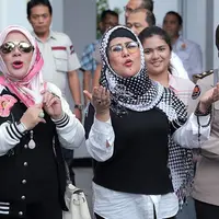 Elvy Sukaesih ungkap isi hatinya saat sang anak ditetapkan sebagai tersangka.