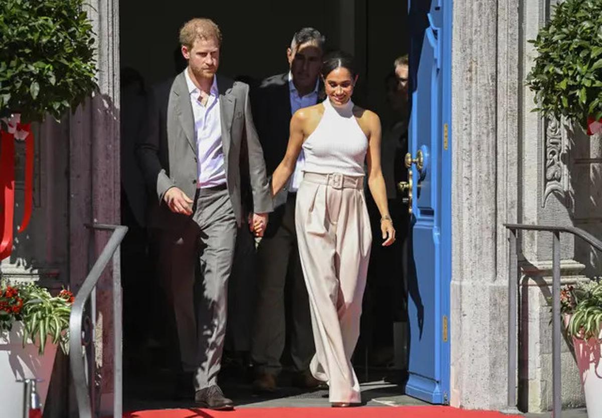 Meghan Markle Unggah Foto Menari Saat Hamil, Rayakan Ulang Tahun Lilibeth