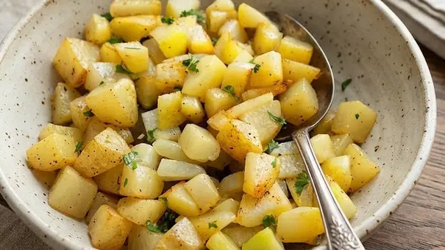 Resep kentang tumis bawang putih yang gurih
