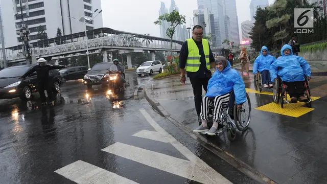 Penyandang Disabilitas Jajal Fasilitas Umum Ibu Kota