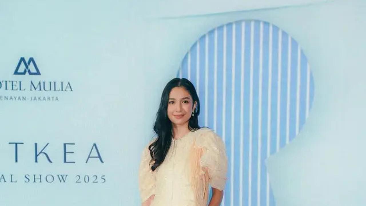 5 Artis Hadir di Artkea Annual Show 2025, Detail Menawan Pakai Outfit Brokat