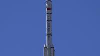 Roket Long March-2F Y12 yang membawa pesawat ruang angkasa Shenzhou-12 lepas landas dari Pusat Peluncuran Satelit Jiuquan, Kamis (17/6/2021). Misi Shenzhou-12 rencana ambisius China untuk jadi satu-satunya negara yang memiliki dan menjalankan stasiun luar angkasanya sendiri. (AP Photo/Ng Han Guan)