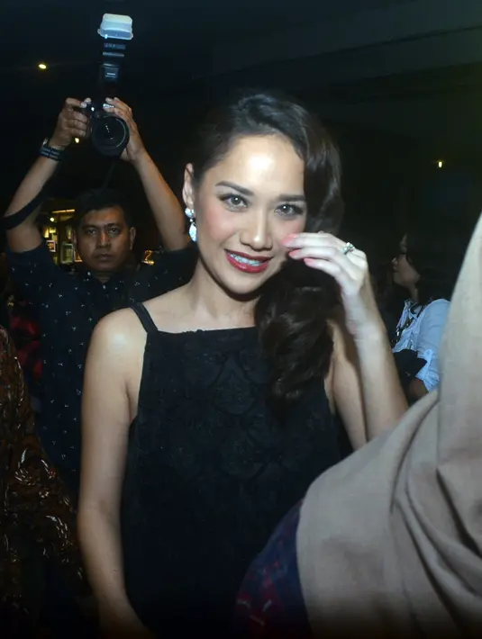 Semenjak beradu akting di film 'My Stupid Boss', BCL dan Reza Rahadian menghilangkan imej mesra dalam aktingnya. (Nurwahyunan/Bintang.com)