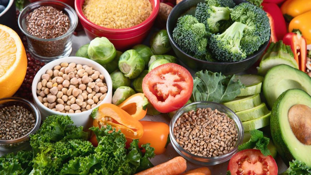 1. Konsumsi Makanan Bernutrisi Tinggi