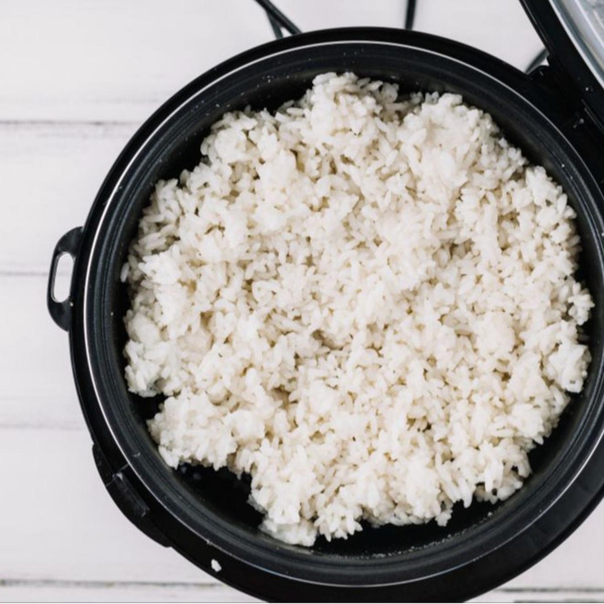 Cara Mudah Menanak Nasi yang Tidak Cepat Basi, Cuma Pakai 2 Bahan Dapur