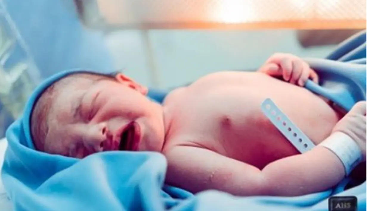 "Selamat datang adik kecilku, Arsya Akbar Pemuda Hermansyah," tulis Aurel sambil mengunggah foto adiknya. Baru beberapa jam diunggah sudah mendapatkan 63 like, dan puluhan ucapan serta doa. (dok. Instagram)