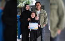 Naik ke Jenjang SMP, ini Potret Bahagia Zaskia Adya Mecca & Hanung Bramantyo di Momen Kelulusan Kala Madali Anak Keduanya