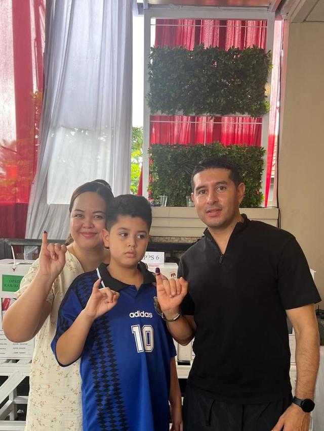 FOTO Esteban Vizcarra Mencoblos dalam Pemilu 2024