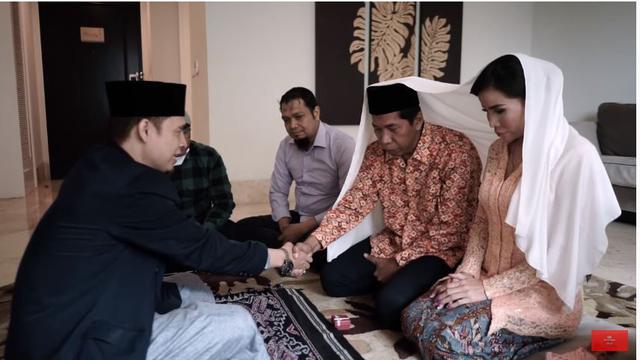 7 Potret Akad Nikah Kiwil dan Eva Belisima, Penuh Kebahagiaan