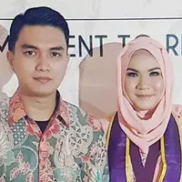 "Apakah mungkin seorang istri yang sedang mengandung 12 minggu mantap melakukan gugatan cerai kepada suaminya jika tidak ada masalah serius di dalam kehidupan rumah tangganya?," lanjutnya. (Instagram/alditaher.official)