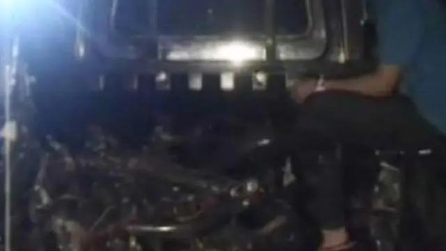 Kena Batunya! Sepeda Motor Kawanan Perampok Dibakar Massa