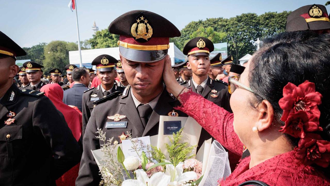 FOTO: Tangis Haru Warnai Pelantikan 2.000 Perwira Remaja oleh Presiden Prabowo