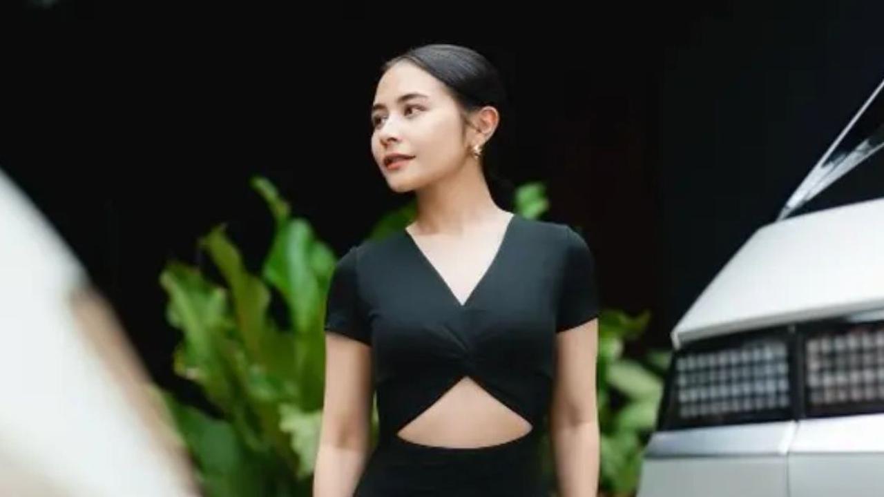 Bisa Jadi Inspirasi OOTD Simpel Tapi Elegan, Intip 7 Potret Prilly Latuconsina dengan Outfit Hitam