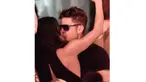 Dimabuk cinta Zac Efron dan Michelle Rodriguez tertangkap kamera sedang berciuman di sebuah club, Billionaire Porto Cervo, Sardinia, Italia. (9/7/14) (TMZ.com)