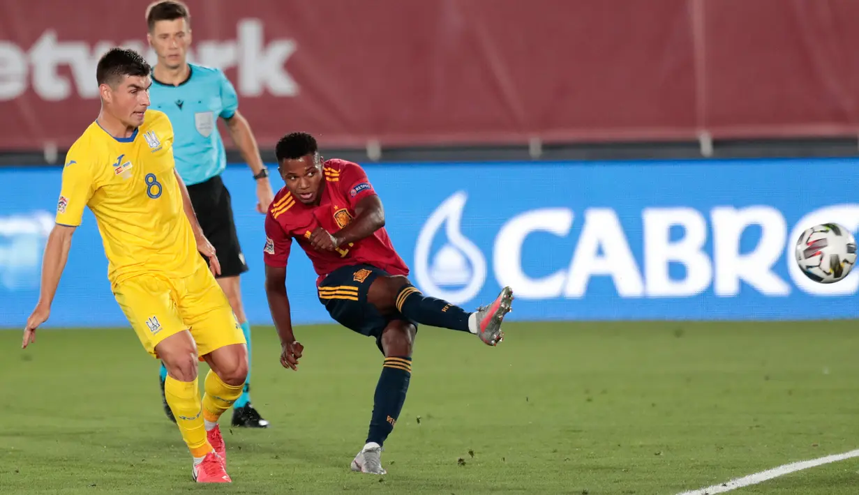 Striker timnas Spanyol, Ansu Fati mencetak gol ketiga untuk timnya ke gawang Ukraina pada laga Grup 4 Liga A, UEFA Nations League 2020/2021 di Estadio Alfredo Di Stefano, Senin (7/9/2020) dini hari. Spanyol menang empat gol tanpa balas atas Ukraina. (AP Photo/Bernat Armangue)